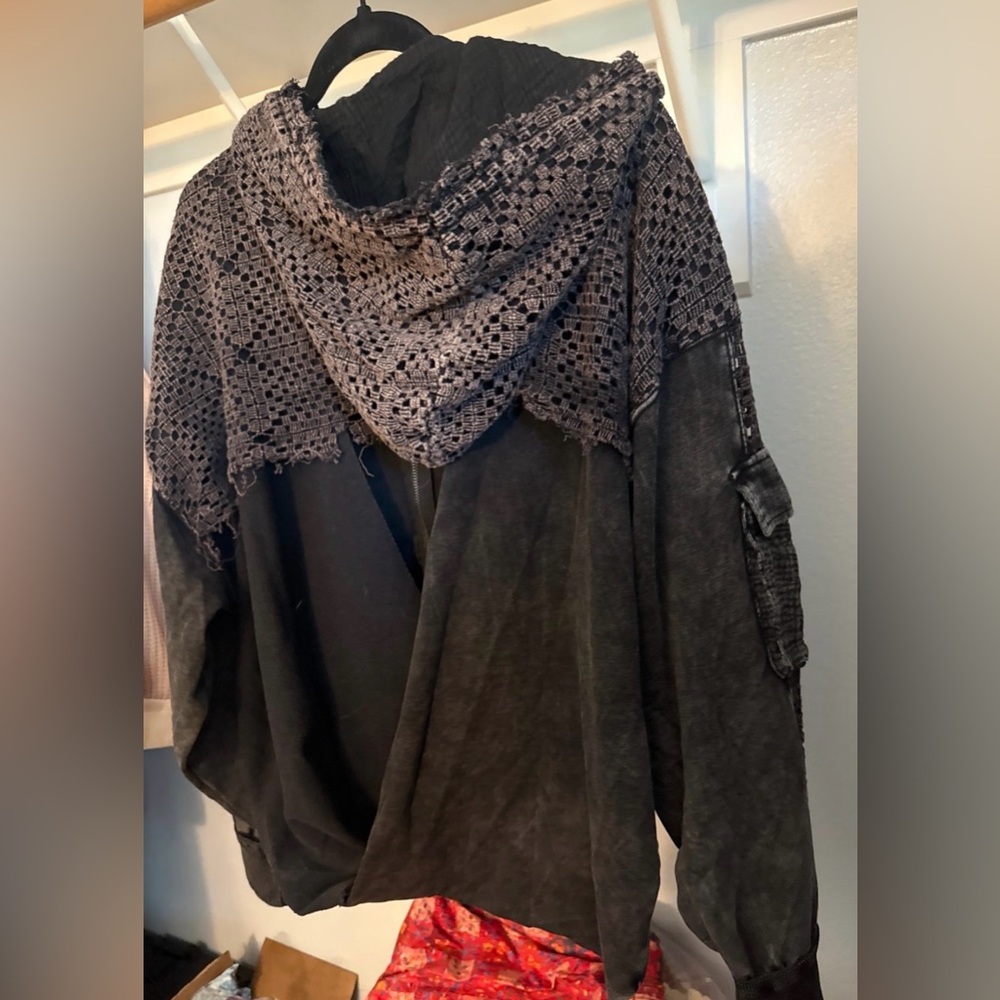 Oli & Hali Solid Color Open Twist Back Jacket in Black NWOT SMALL - Picture 12 of 12